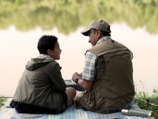 Padre e hijo pescando